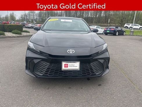 Used 2025 Toyota Camry SE AWD/4WD image 2