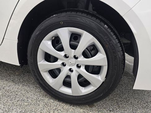 Used 2021 Toyota Corolla LE image 34