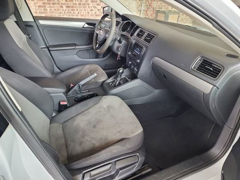 Used 2017 Volkswagen Jetta S image 12