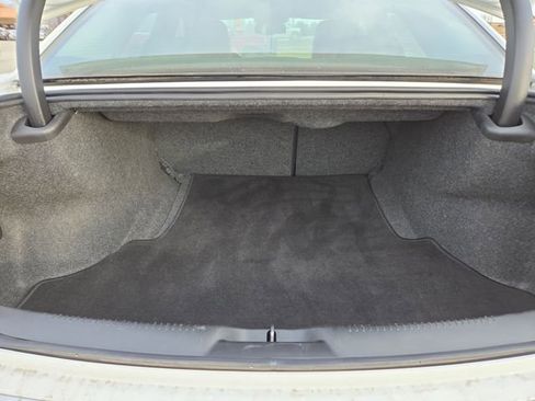 Used 2019 Chrysler 300 Limited image 32