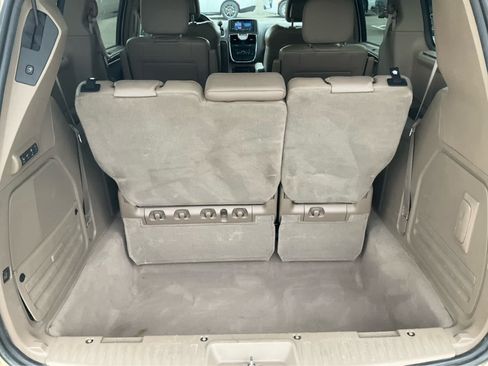 Used 2011 Chrysler Town & Country Limited FWD image 27