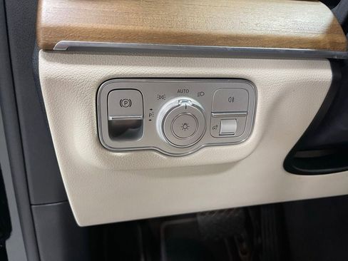Used 2022 Mercedes-Benz GLS 450 4MATIC image 19