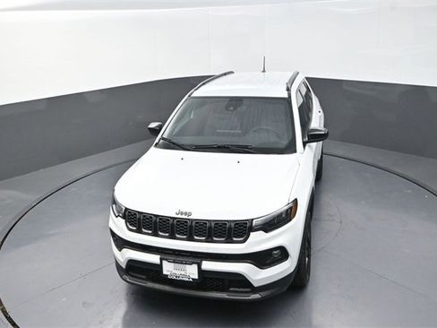 New 2026 Jeep Compass Latitude image 10