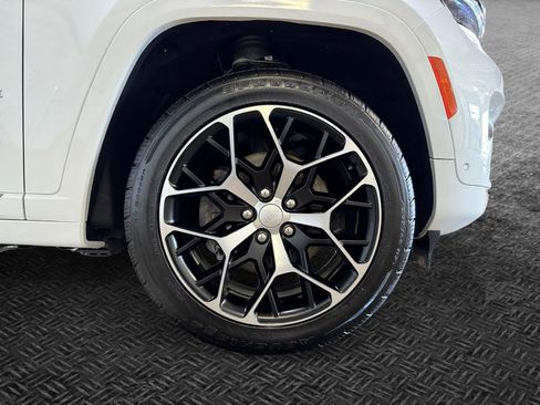Used 2022 Jeep Grand Cherokee Summit AWD/4WD image 11