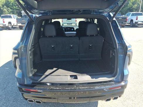 Used 2025 Chevrolet Traverse High Country FWD image 9