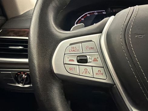 Used 2022 BMW 750i xDrive AWD/4WD image 16
