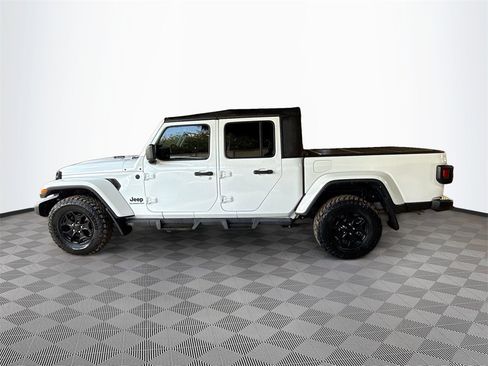 Used 2021 Jeep Gladiator Willys image 9