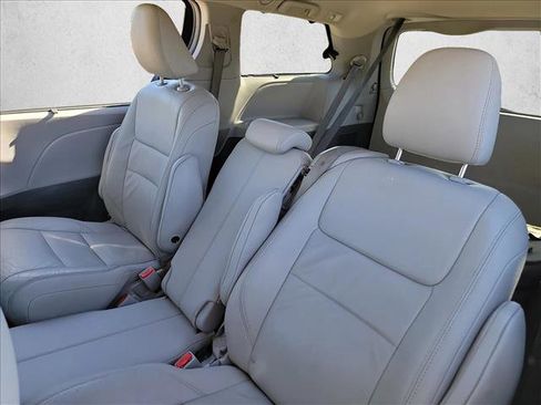 Used 2015 Toyota Sienna XLE image 14