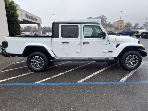 New 2026 Jeep Gladiator Sport image 22