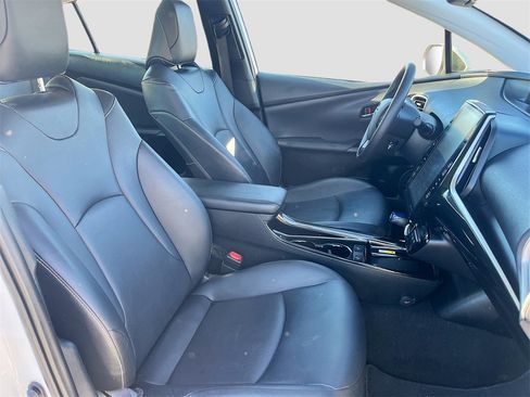 Used 2022 Toyota Prius Prime XLE image 26