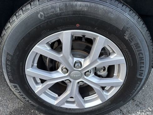 Used 2022 Jeep Grand Cherokee Limited image 8