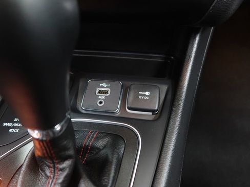 Used 2021 Jeep Cherokee Trailhawk w/ Premium Leather Package AWD/4WD image 18