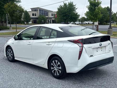 Used 2017 Toyota Prius Two FWD image 5