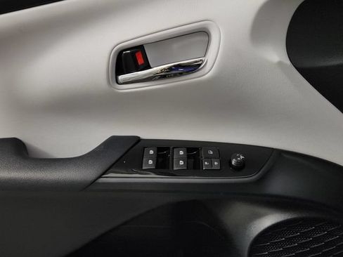 Used 2016 Toyota Prius Three Touring w/ Preferred Accessory Package FWD image 12