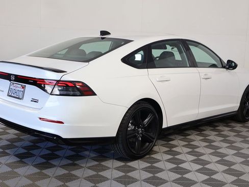 Used 2025 Honda Accord Sport image 4