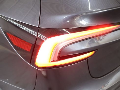 Used 2024 Tesla Model 3 Long Range RWD image 26