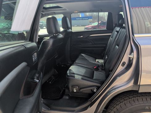 Used 2015 Toyota Highlander XLE image 10