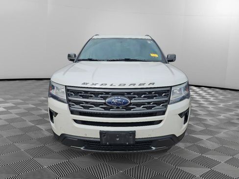 Used 2018 Ford Explorer XLT w/ Equipment Group 202A AWD/4WD image 2