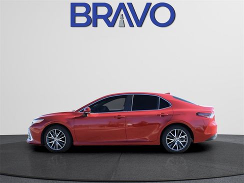 Used 2024 Toyota Camry XLE image 8