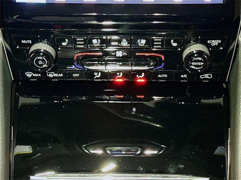 New 2025 Jeep Grand Cherokee Limited w/ Luxury Tech Group II image 10