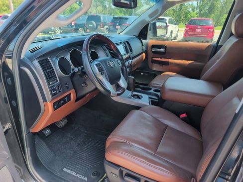 Used 2017 Toyota Sequoia Platinum AWD/4WD image 14
