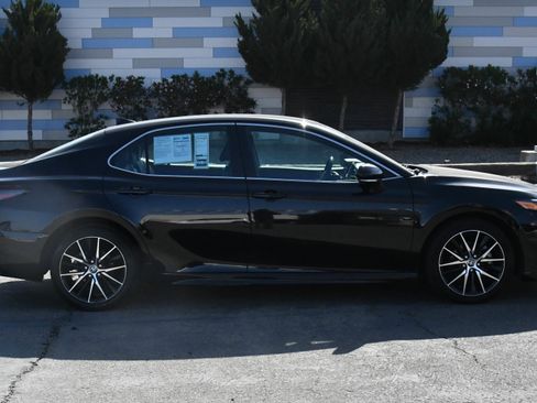 Used 2022 Toyota Camry SE FWD image 9