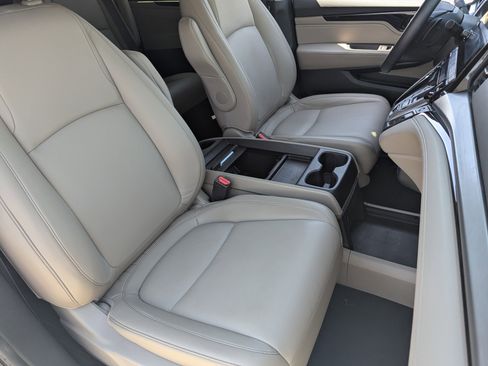 Used 2024 Honda Odyssey Touring image 9