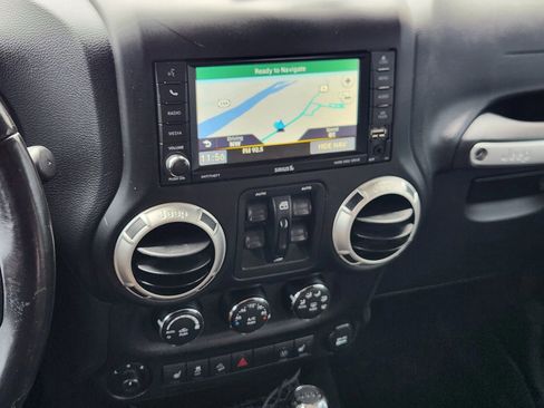 Used 2017 Jeep Wrangler Unlimited Sahara w/ Dual Top Group AWD/4WD image 32