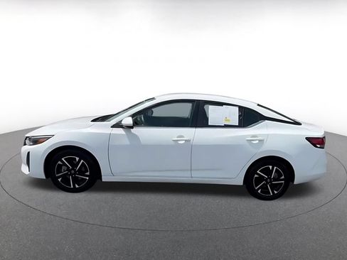 Used 2025 Nissan Sentra SV FWD image 9