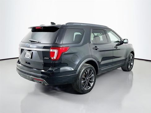 Used 2017 Ford Explorer XLT w/ Equipment Group 202A image 13