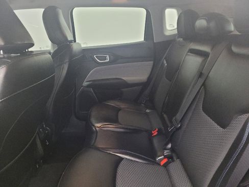 Used 2022 Jeep Compass Latitude w/ Sun and Sound Group FWD image 18