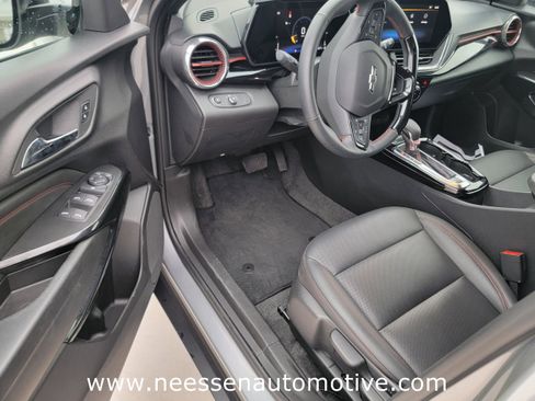 Used 2025 Chevrolet Trax RS image 14