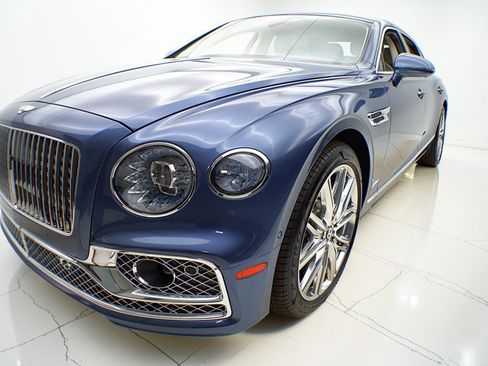 Certified 2022 Bentley Flying Spur Plug-In Hybrid AWD/4WD image 14