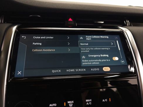 Used 2022 Land Rover Discovery Sport SE image 27