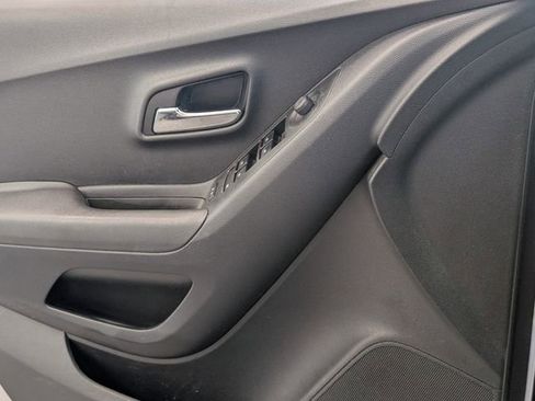 Certified 2020 Chevrolet Trax LS w/ Tint and Cruise Package image 23