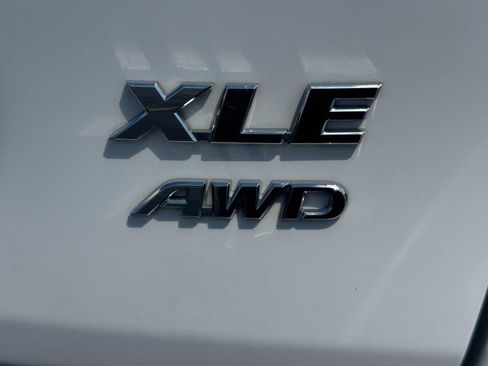 Used 2024 Toyota RAV4 XLE AWD/4WD image 5