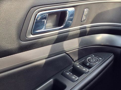 Used 2018 Ford Explorer XLT w/ Equipment Group 202A image 20