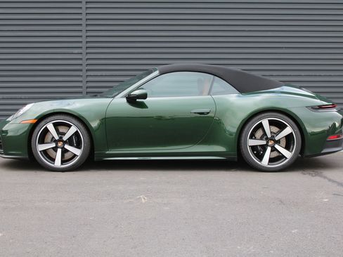 New 2026 Porsche 911 Carrera 4S image 2