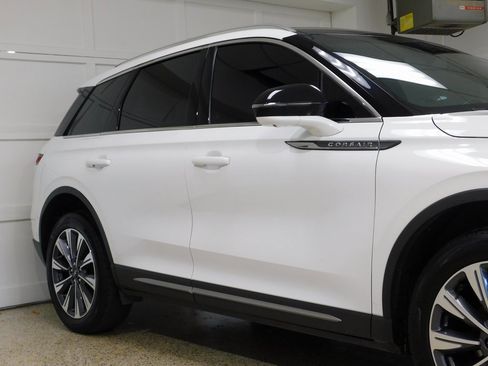 Used 2021 Lincoln Corsair Reserve image 11