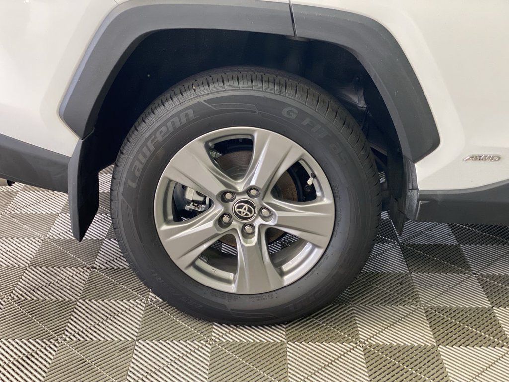 Used 2024 Toyota RAV4 XLE AWD/4WD image 18