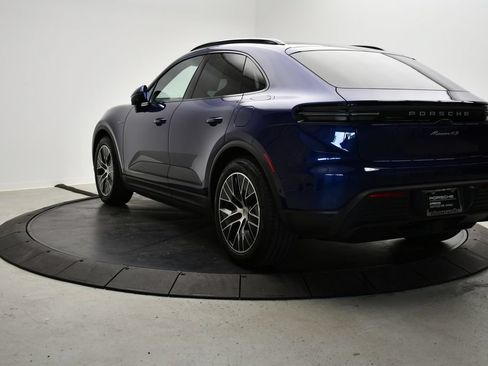 Certified 2025 Porsche Macan 4S Electric AWD/4WD image 3