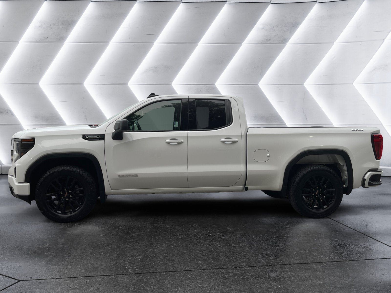 Used 2025 GMC Sierra 1500 Elevation AWD/4WD image 3