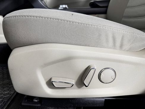 Used 2019 Ford Fusion SE FWD image 33