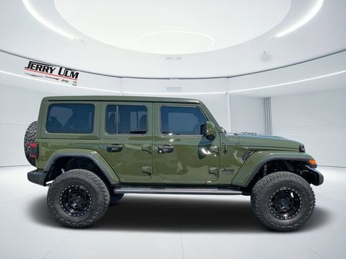 Used 2021 Jeep Wrangler Unlimited Sahara image 2