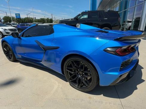 Used 2025 Chevrolet Corvette Z06 RWD image 6