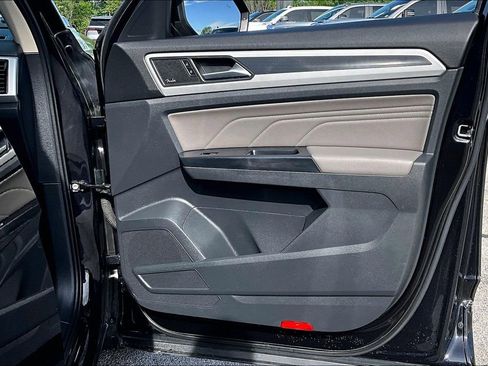 Used 2021 Volkswagen Atlas SEL Premium image 29