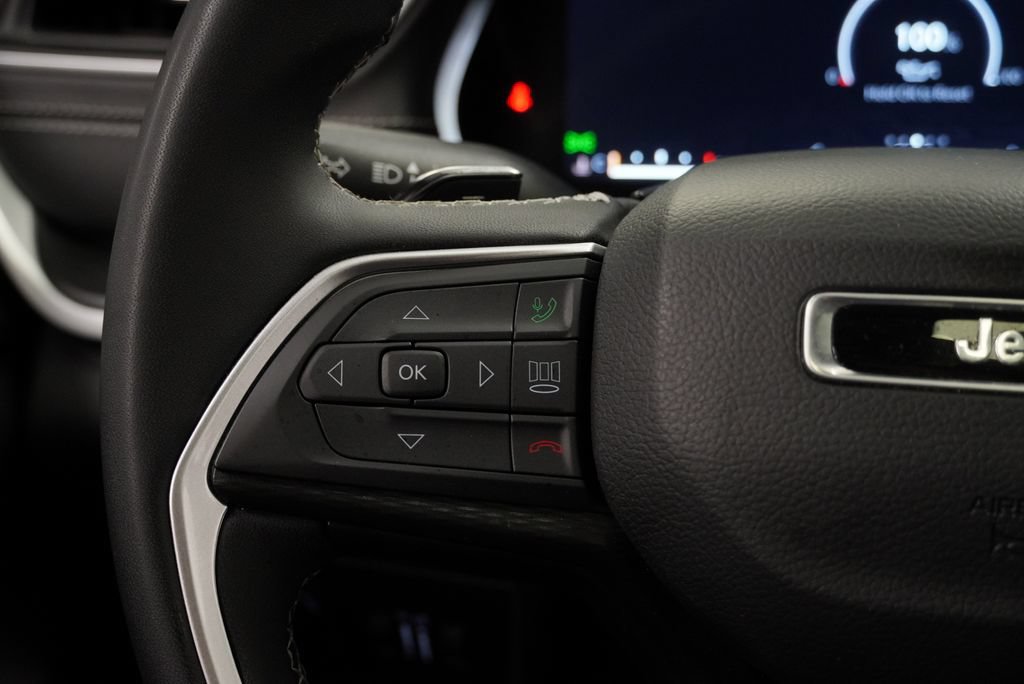 Certified 2025 Jeep Grand Cherokee Laredo X AWD/4WD image 34