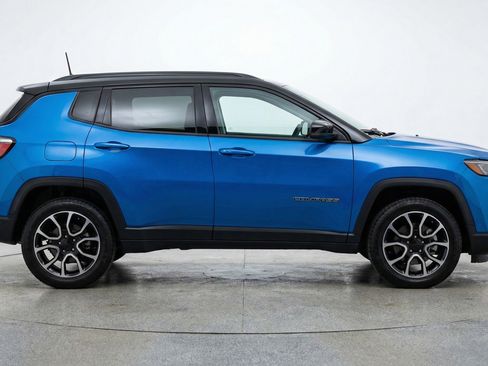 Used 2025 Jeep Compass Trailhawk image 11
