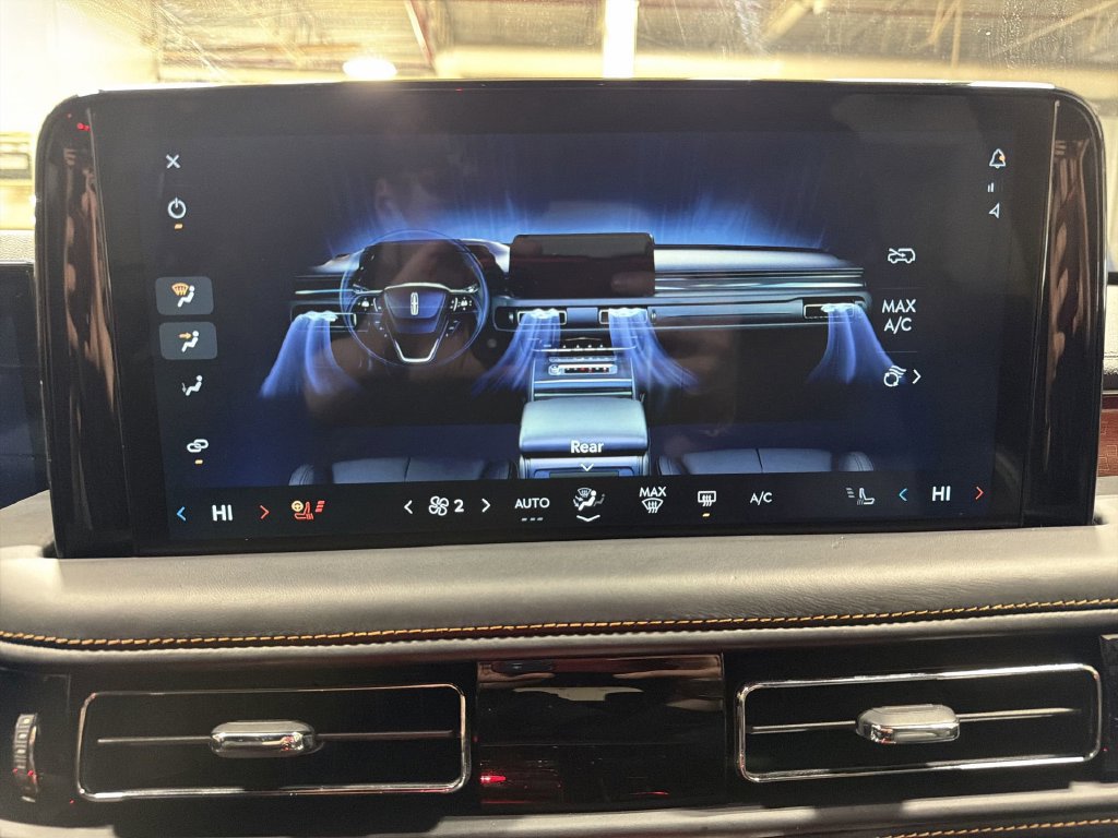 Used 2025 Lincoln Aviator Black Label w/ Black Label Special Edition AWD/4WD image 17