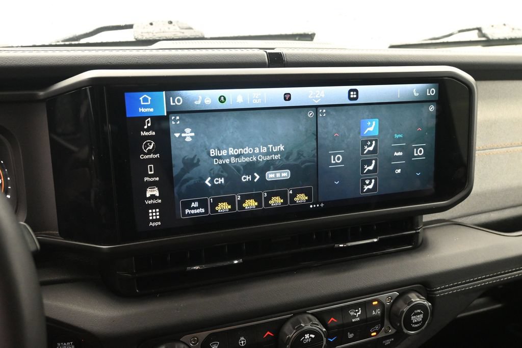 Used 2025 Jeep Wrangler Unlimited Sahara AWD/4WD image 15